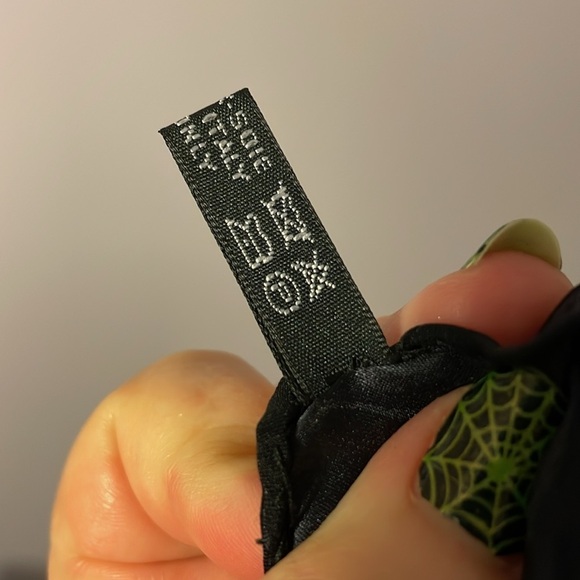 Gucci Vintage Floral Black Border Silk Square Scarf - Picture 4 of 16